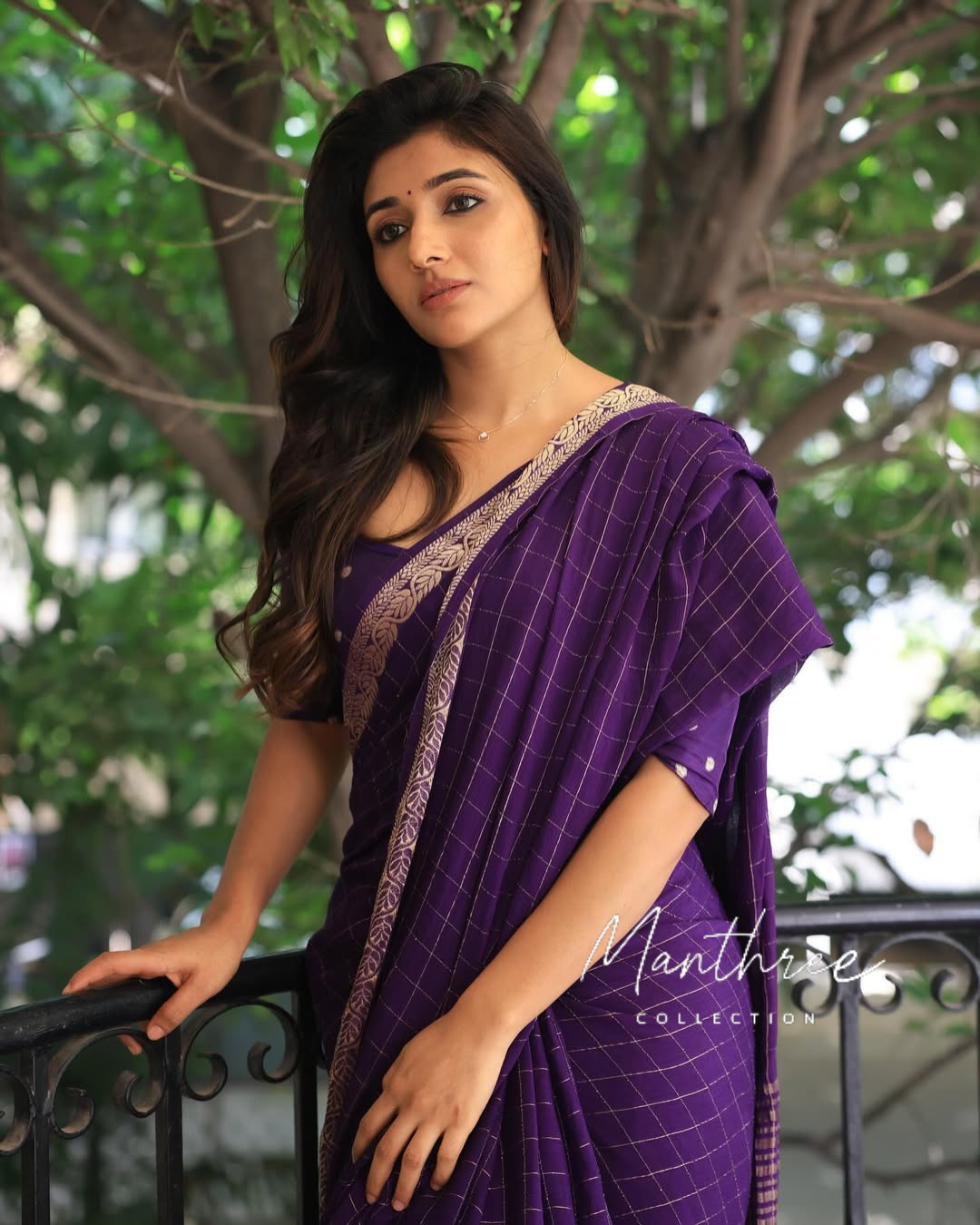Mirnaa violet viscose saree