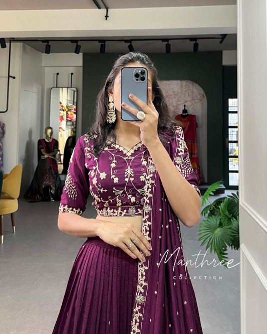 Taarini Traditional Vichitra Silk Lehenga