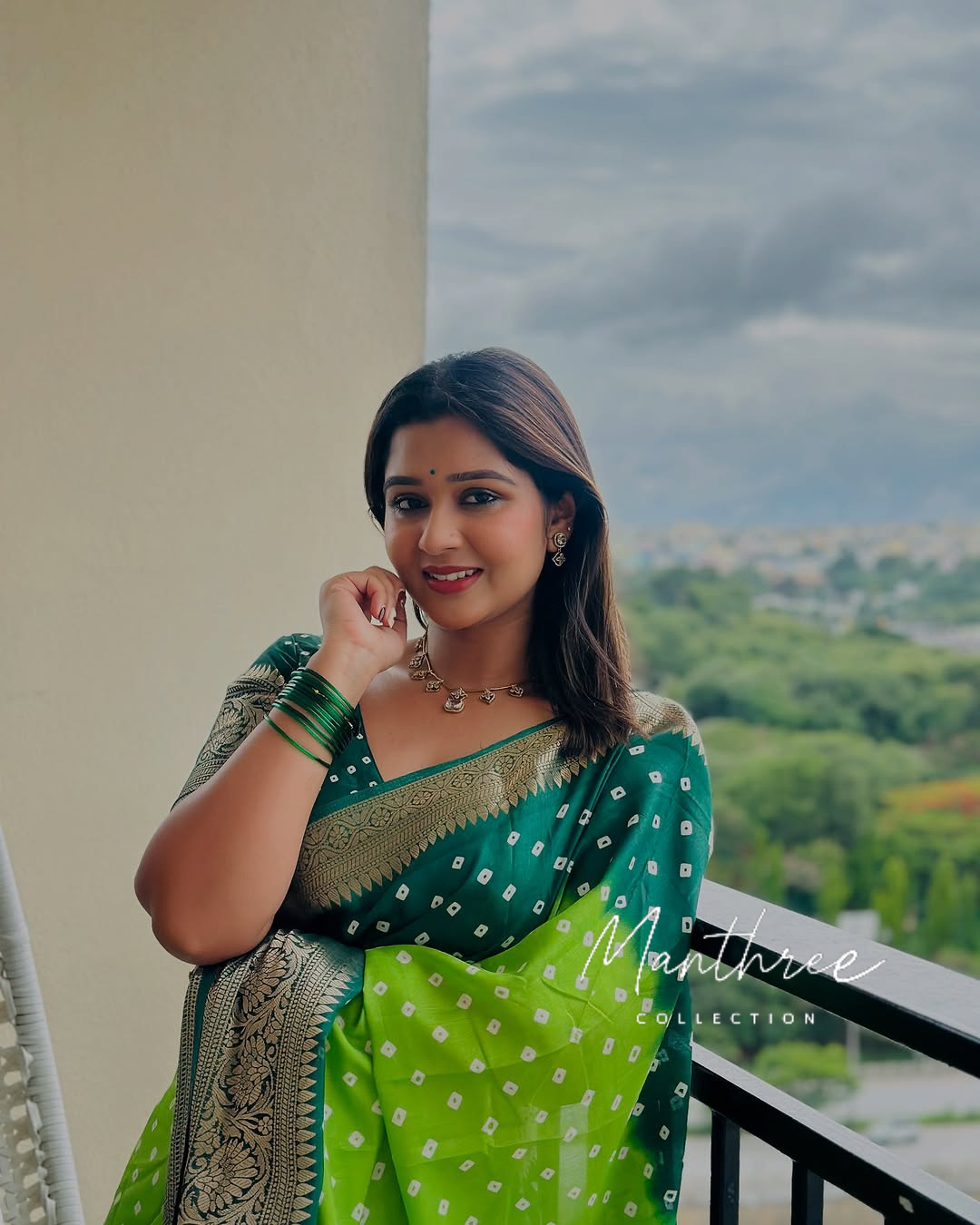 Green Dola Silk Bandhani Saree Super Two Tone Color